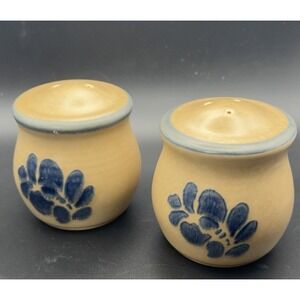 Vintage Pfaltzgraff Pattern Folk Art Salt & Pepper Shakers Set Stoneware USA EUC